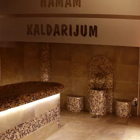 Kralj מלון 3*